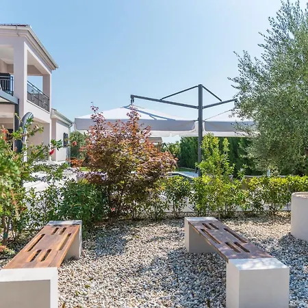 Villa Tranquil Adore: Luxurious Retreat With Pool And Billiards Zadar