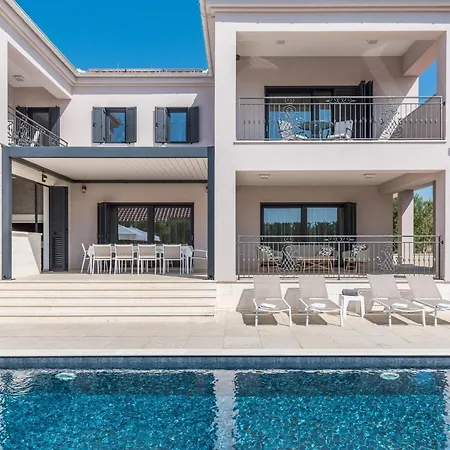 Tranquil Adore: Luxurious Retreat With Pool And Billiards * Zadar