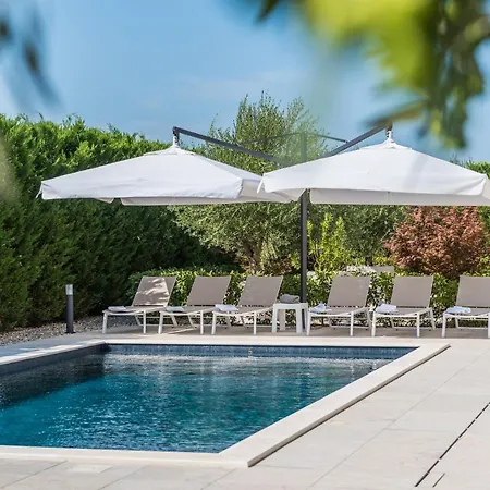 Tranquil Adore: Luxurious Retreat With Pool And Billiards