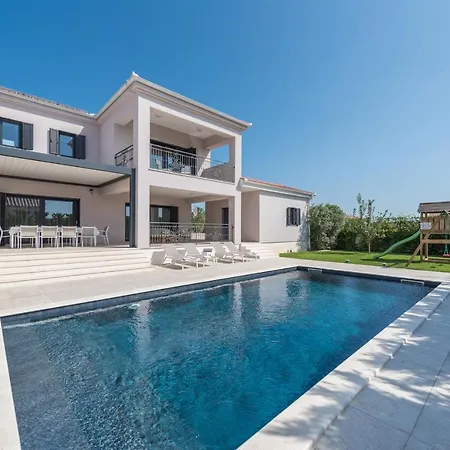 Villa Tranquil Adore: Luxurious Retreat With Pool And Billiards Zadar