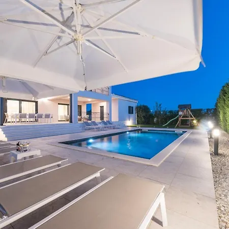 Tranquil Adore: Luxurious Retreat With Pool And Billiards * Zadar