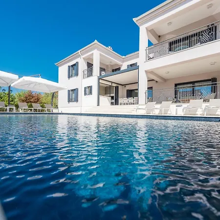 Villa Tranquil Adore: Luxurious Retreat With Pool And Billiards Zadar