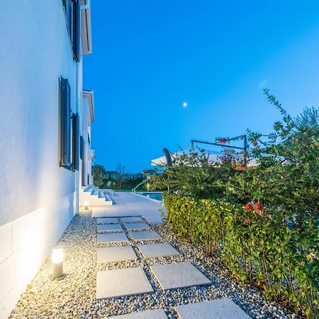 ヴィラ Luxurious 5 Bedrooms Tranquil Adore Private Heated Pool *