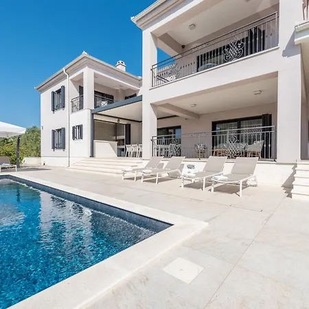 Luxurious 5 Bedrooms Tranquil Adore Private Heated Pool 빌라 *