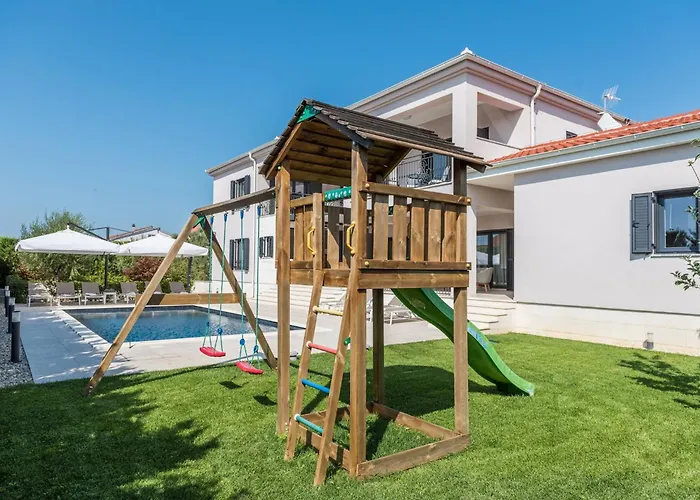 Luxurious 5 Bedrooms Tranquil Adore Private Heated Pool *