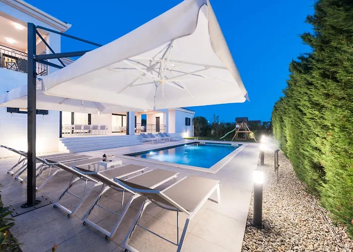 Villa Luxurious 5 Bedrooms Tranquil Adore Private Heated Pool *